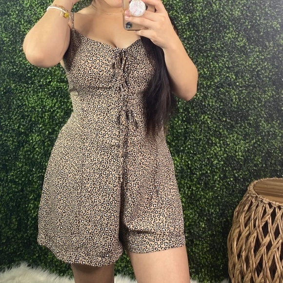 Lace up cheetah print romper - Picture 3 of 8